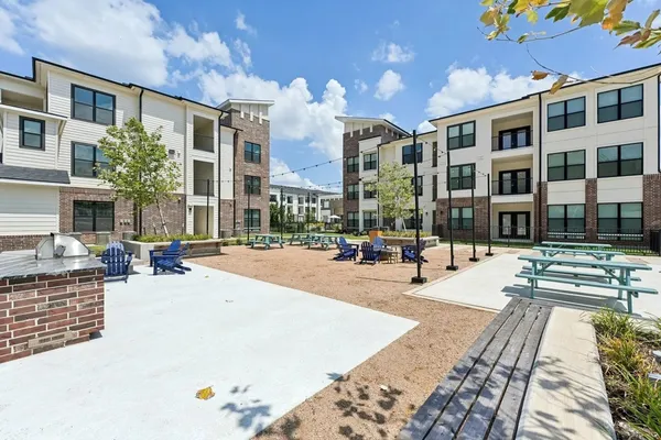 $1,395 | 1800 Central Pine Street, Unit 7305, Montgomery, TX 77316