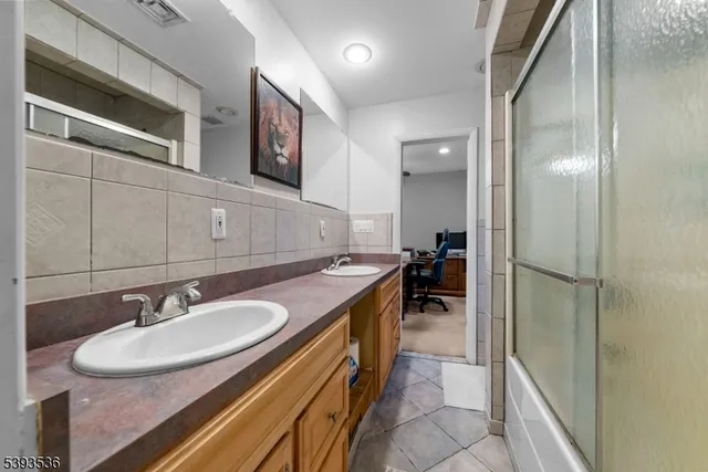 a view of a livingroom with furniture and a ceiling fan