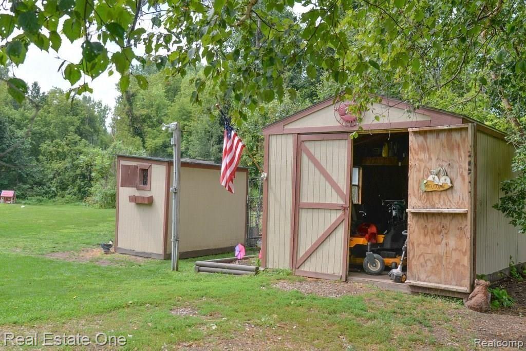 2812 Tozer Road North Branch, MI 48461 - Photo 58 of 87 Storage barn included in sale.