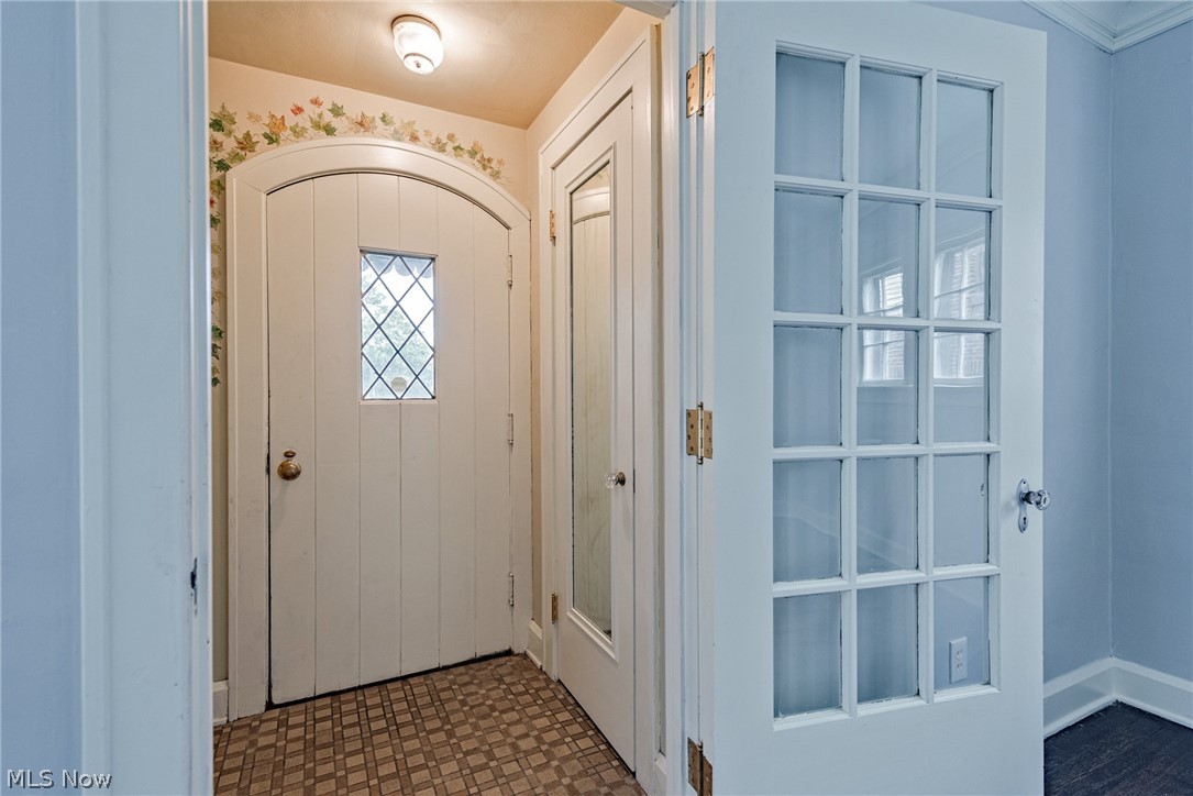 1593 Ivydale Road Cleveland, OH 44118 - Photo 3 of 34 Gallery Image 3