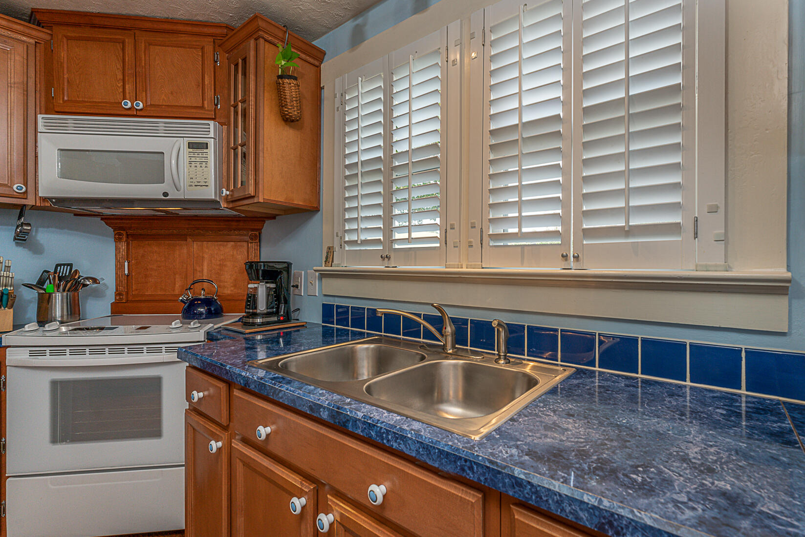2487 Frontage Road Buchanan, VA 24066 - Photo 13 of 60 13 Plantation shutters
