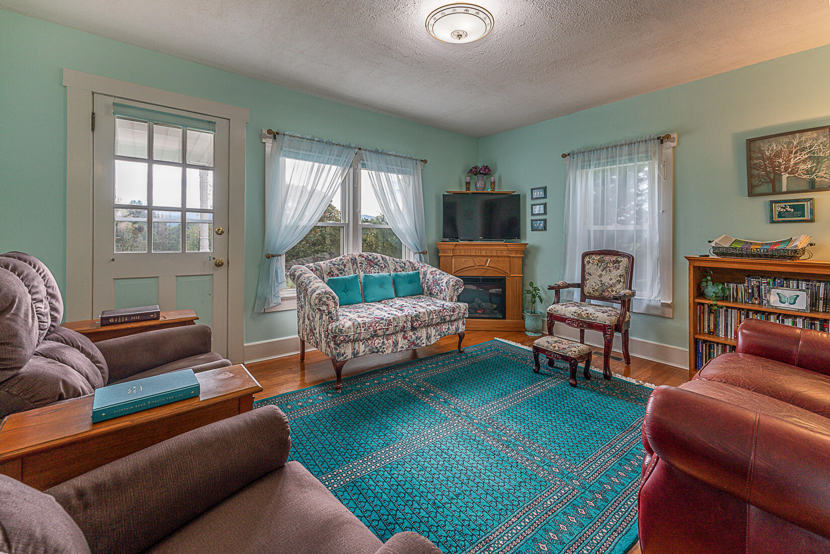 2487 Frontage Road Buchanan, VA 24066 - Photo 4 of 60 4 Living Room