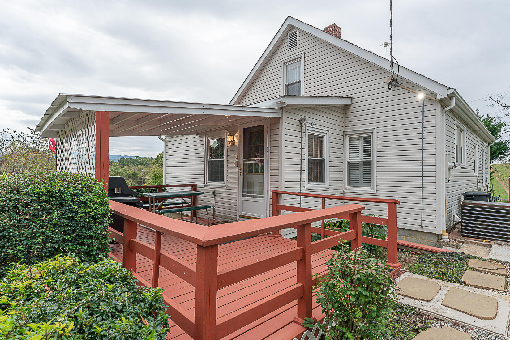 2487 Frontage Road Buchanan, VA 24066 - Photo 48 of 60 48 Side Covered Deck