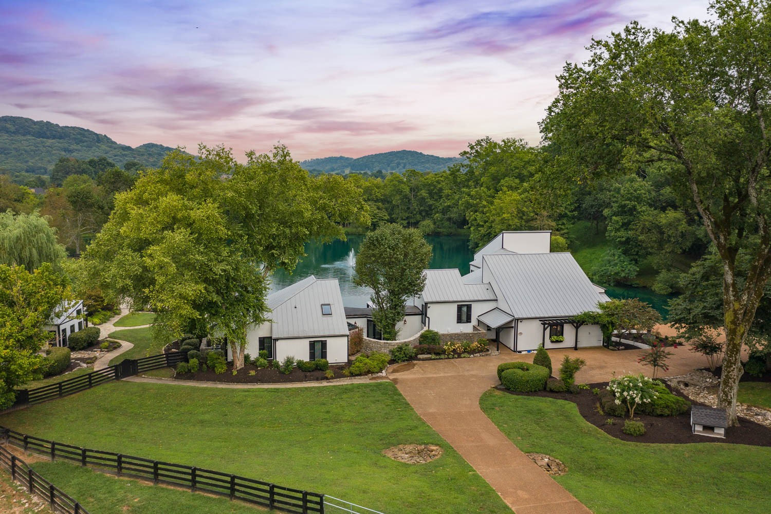 9447 Clovercroft Road Franklin, TN 37067 - Photo 3 of 50 Gallery Image 3