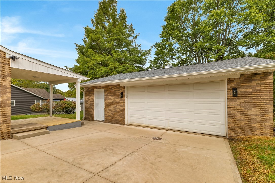 3071 Call Road Stow, OH 44224 - Photo 20 of 25 View of garage