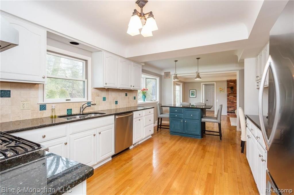 20 North Duval Road Grosse Pointe Shores, MI 48236 - Photo 10 of 49