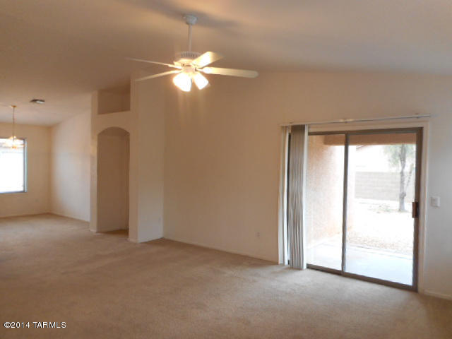 8404 West Benidorm Loop Tucson, AZ 85757 - Photo 3 of 33