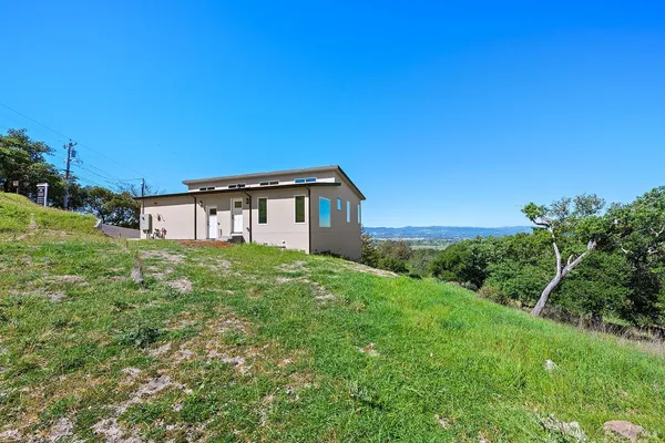 $995,000 | 1292 Wikiup Drive, Santa Rosa, CA 95403