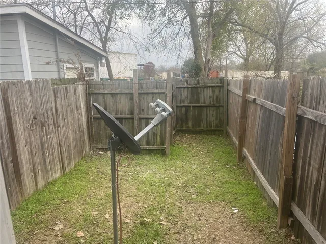 $975 | 410 Old Thorndale Road, Unit C, Taylor, TX 76574