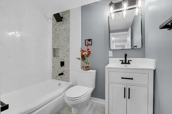 $285,000 | 842 Colonial Drive, Unit B, Wheeling, IL 60090