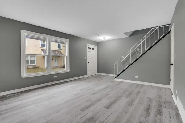 $285,000 | 842 Colonial Drive, Unit B, Wheeling, IL 60090