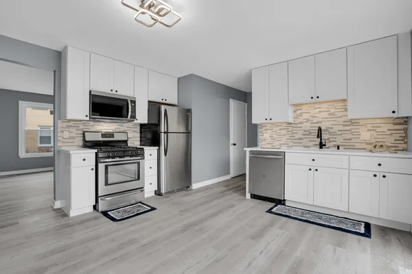 $285,000 | 842 Colonial Drive, Unit B, Wheeling, IL 60090