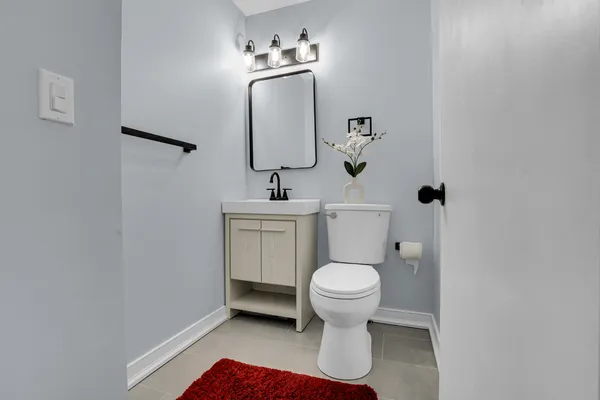 $285,000 | 842 Colonial Drive, Unit B, Wheeling, IL 60090