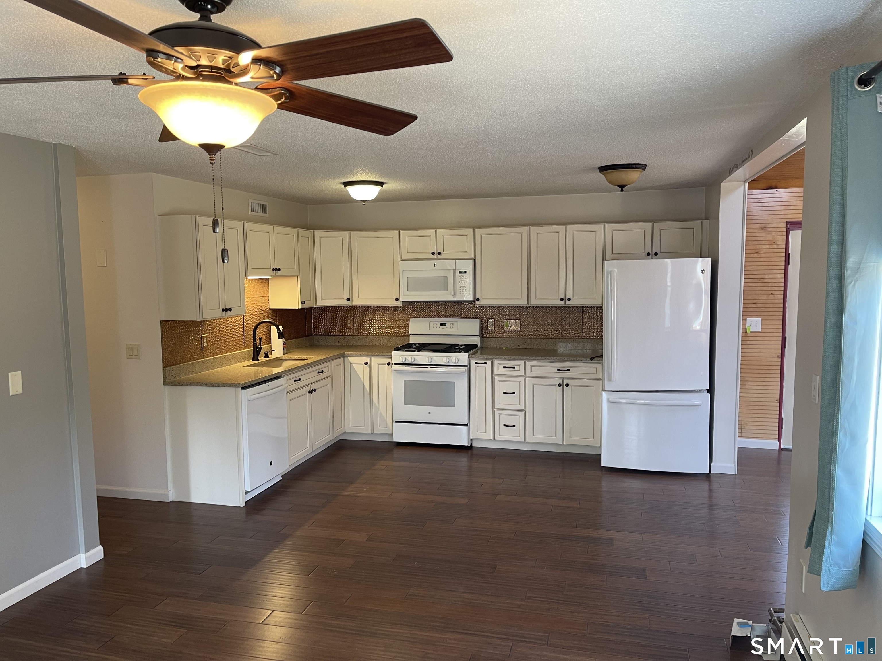 663 Beach Pond Road Voluntown, CT 06384 - Photo 4 of 28