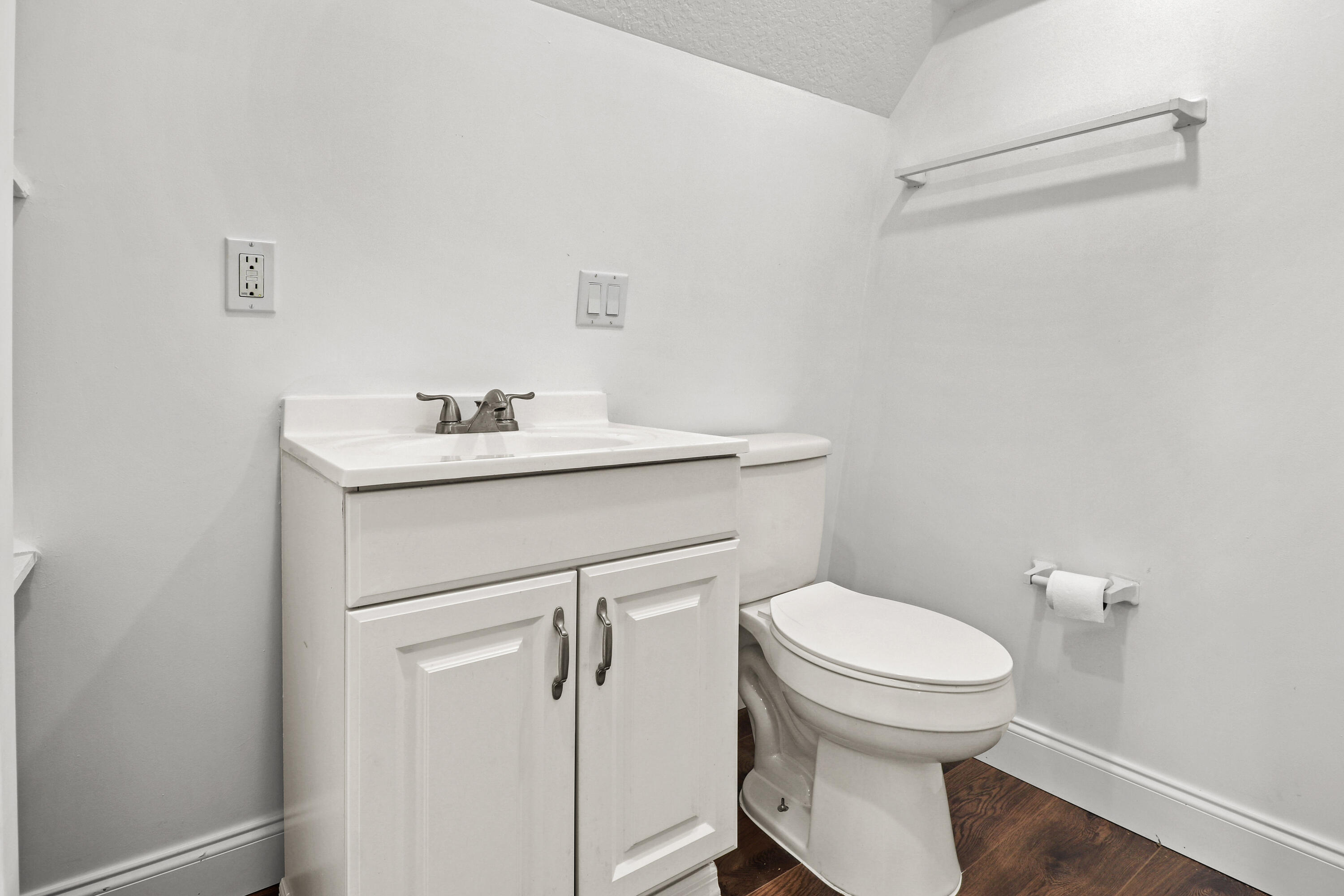 866 Southwest 29th Terrace, Unit UPSTAIRS Palm City, FL 34990 - Photo 14 of 19 8-IMG_6901