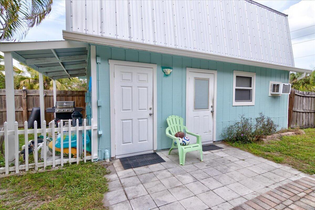 866 Southwest 29th Terrace, Unit UPSTAIRS Palm City, FL 34990 - Photo 2 of 19 2