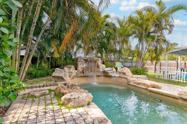 $1,595 | 866 Southwest 29th Terrace, Unit UPSTAIRS, Palm City, FL 34990