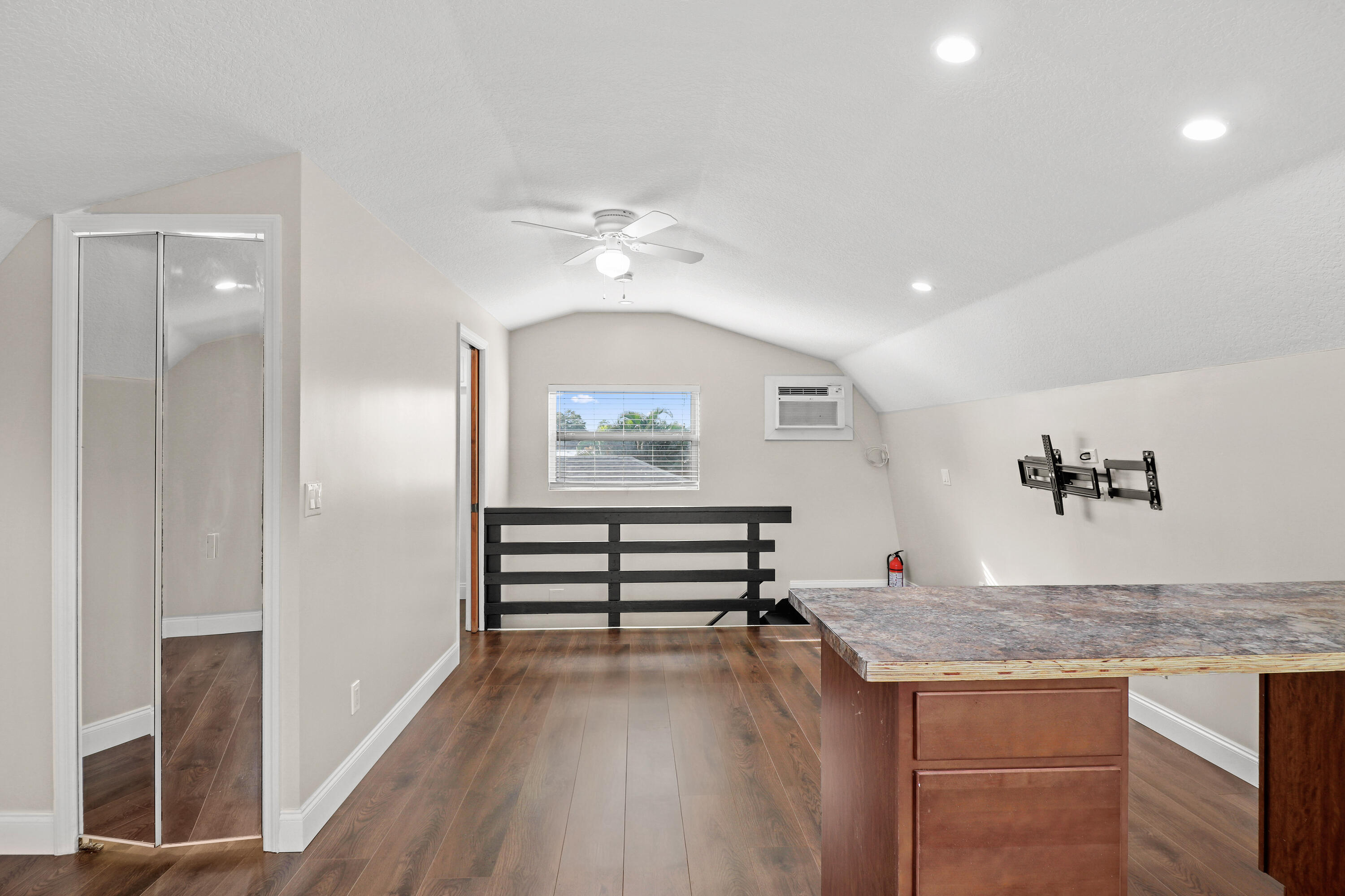 866 Southwest 29th Terrace, Unit UPSTAIRS Palm City, FL 34990 - Photo 6 of 19 17-IMG_6946