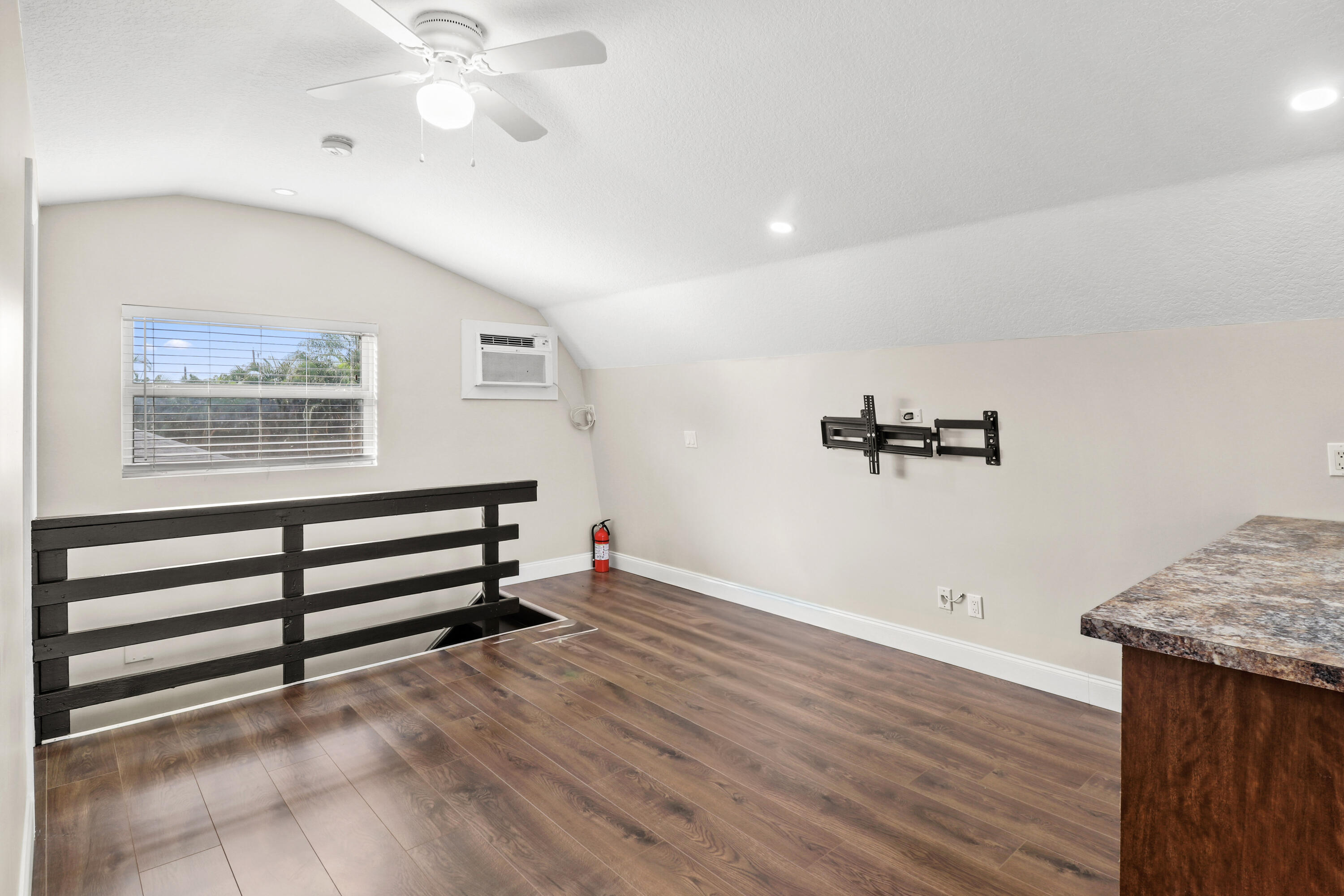 866 Southwest 29th Terrace, Unit UPSTAIRS Palm City, FL 34990 - Photo 7 of 19 2-IMG_6865