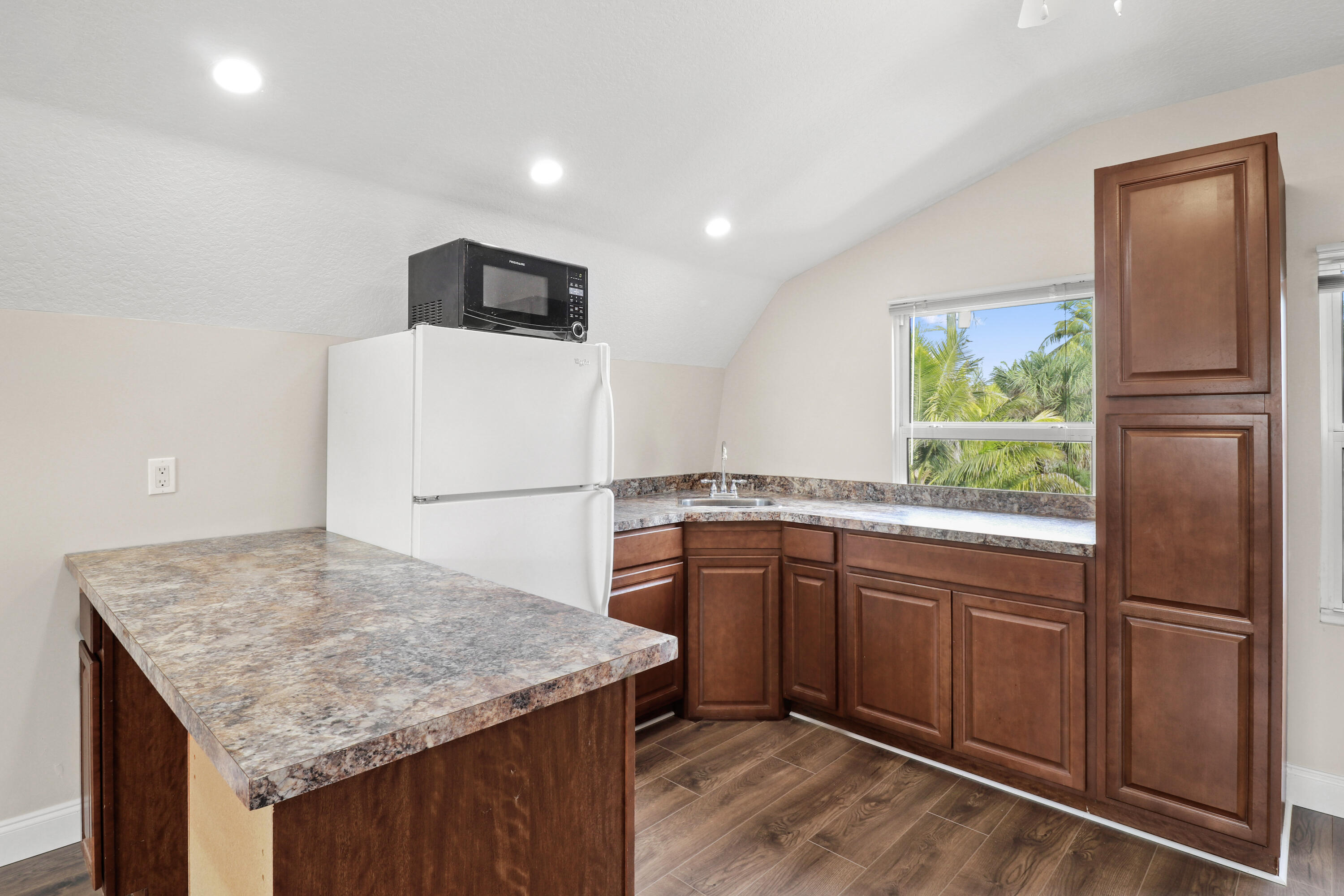 866 Southwest 29th Terrace, Unit UPSTAIRS Palm City, FL 34990 - Photo 9 of 19 3-IMG_6874