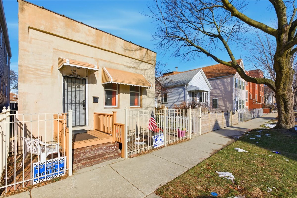 516 West 45th Place Chicago, IL 60609 - Photo 1 of 12 a view of a brick building with many windows