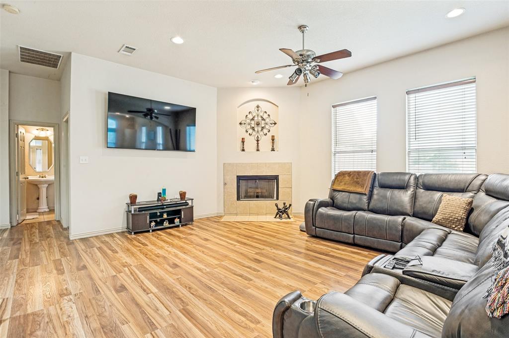 803 Mill Creek Road Lancaster, TX 75146 - Photo 3 of 26