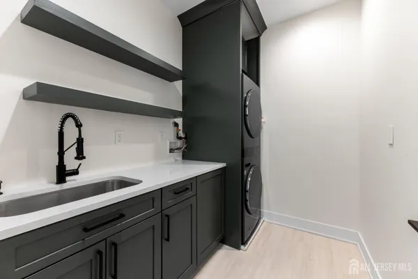 $1,575,000 | 8 Winthrop Court, East Brunswick, NJ 08816