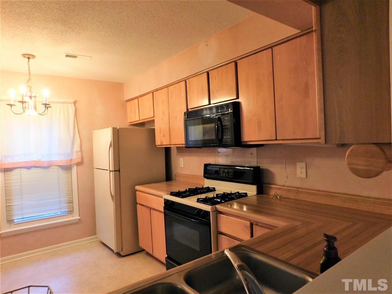2202 Huntington Road, Unit D5 Burlington, NC 27215 - Photo 3 of 9 Gallery Image 3