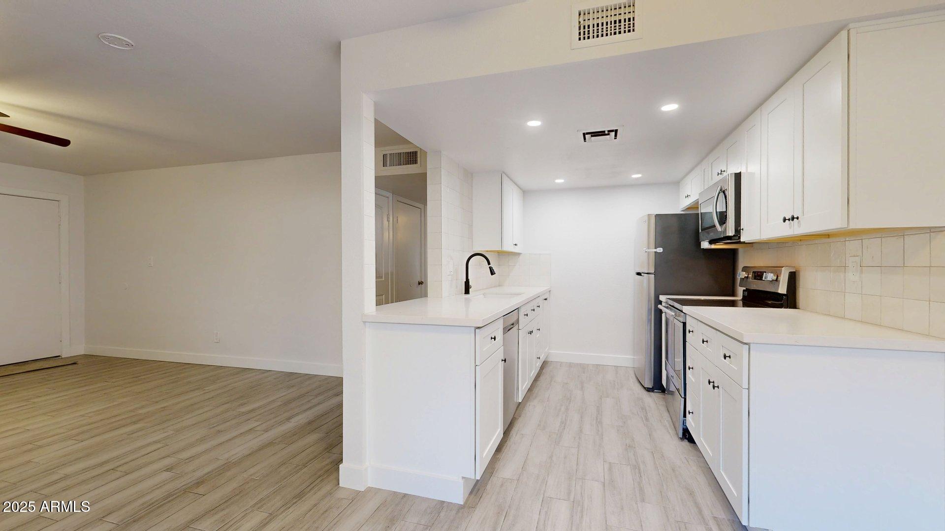1118 North Granite Reef Road Scottsdale, AZ 85257 - Photo 4 of 12 KItchen