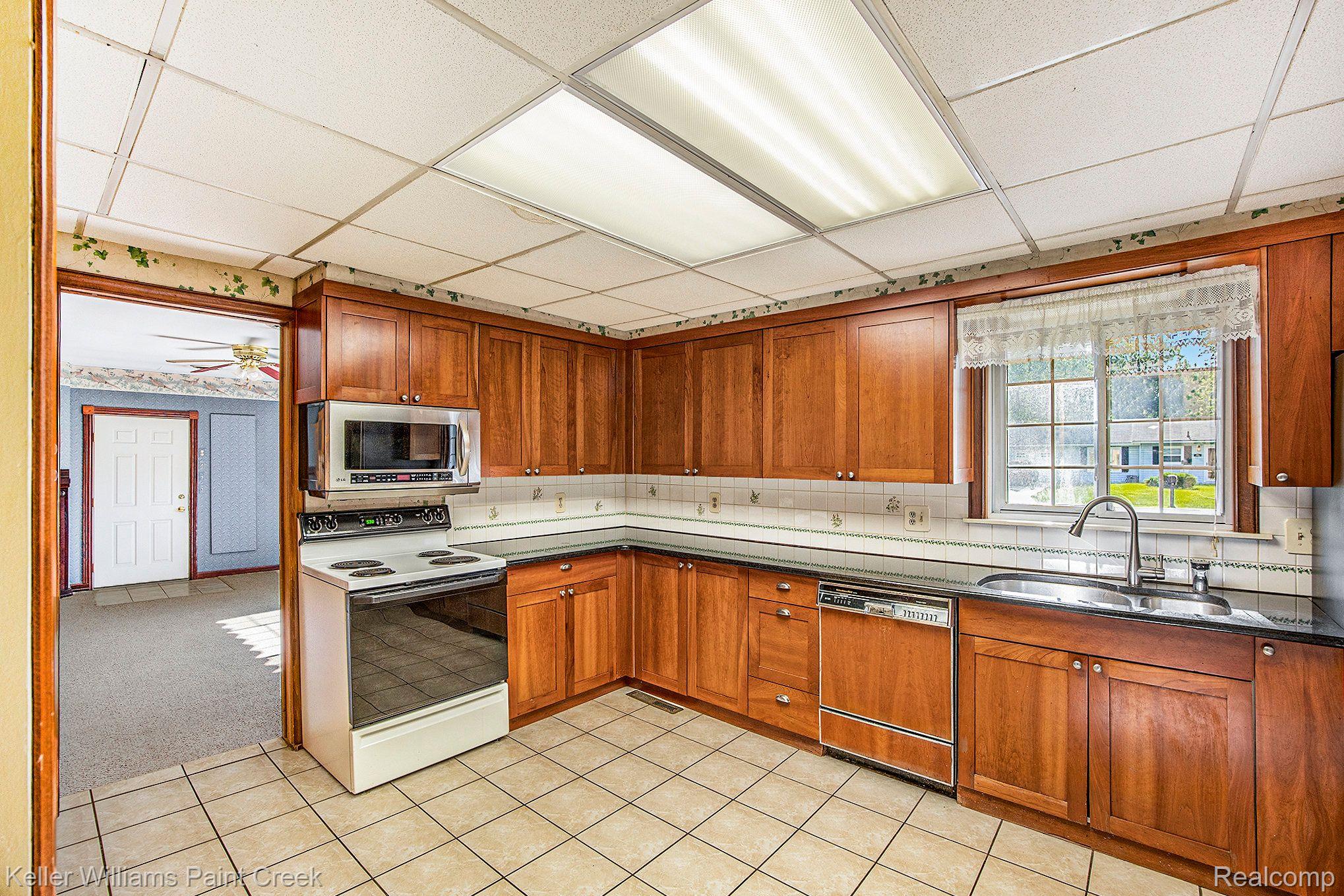 3021 Avon Manor Road Rochester, MI 48307 - Photo 7 of 36 Gallery Image 7