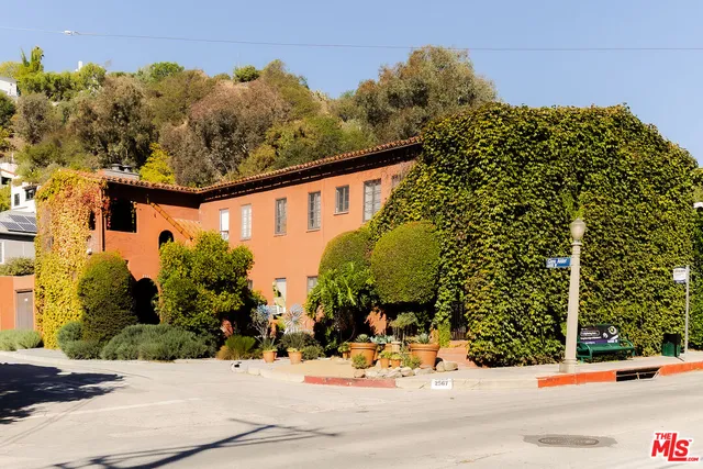 $2,195,000 | 2563 North Beachwood Drive, Los Angeles, CA 90068