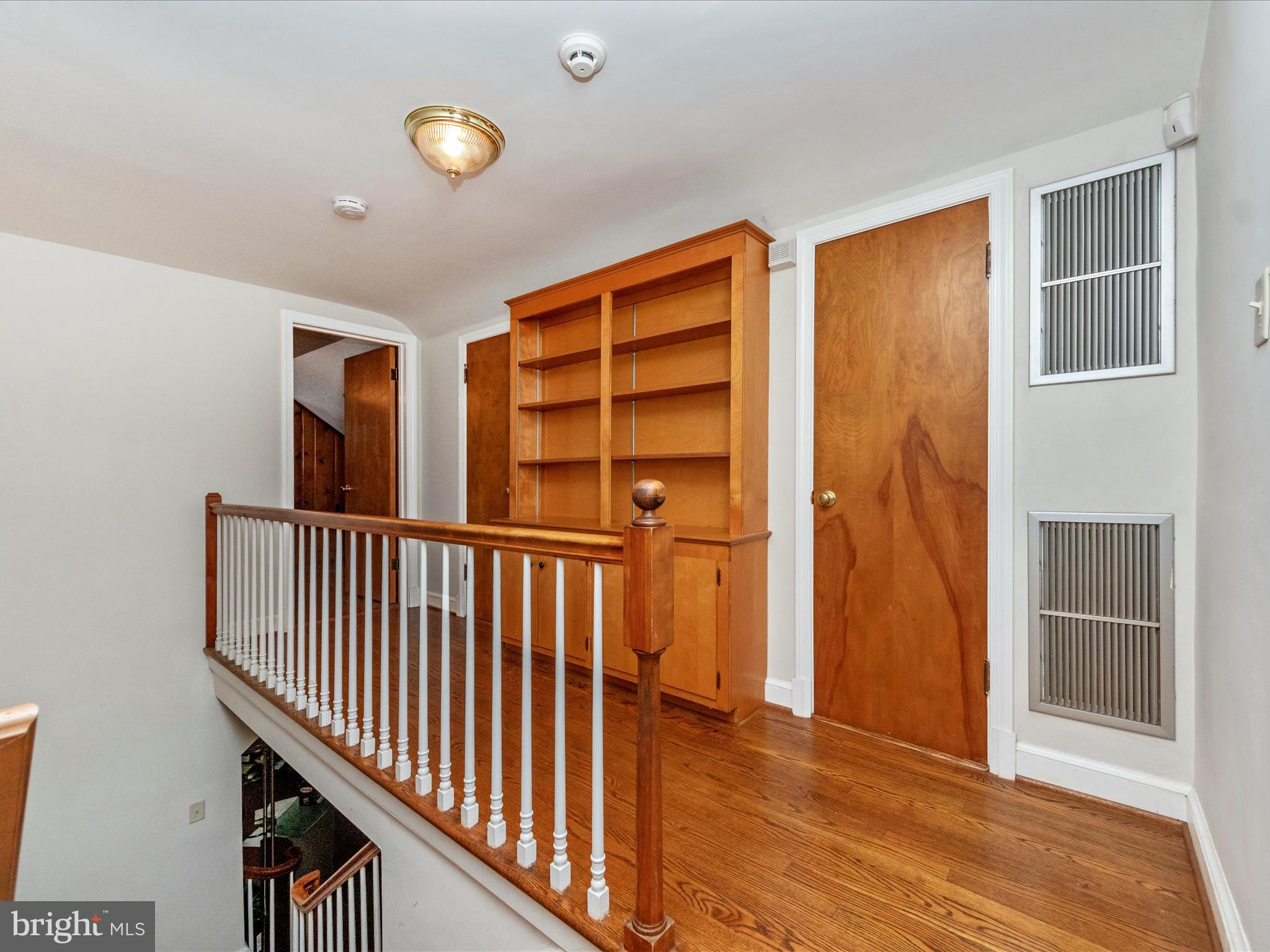 25641 Ridge Road Damascus, MD 20872 - Photo 30 of 51 Upper Level - beautiful woodwork