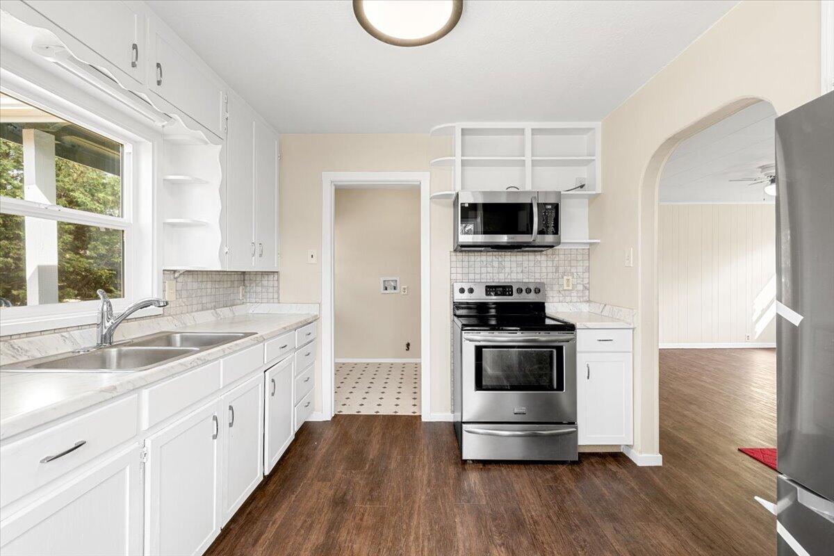 185 Peach Street Merlin, OR 97532 - Photo 12 of 21 Gallery Image 12