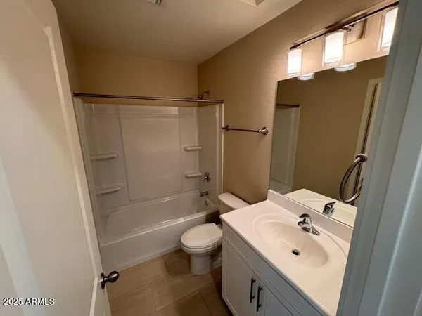 a view of empty room with ceiling fan