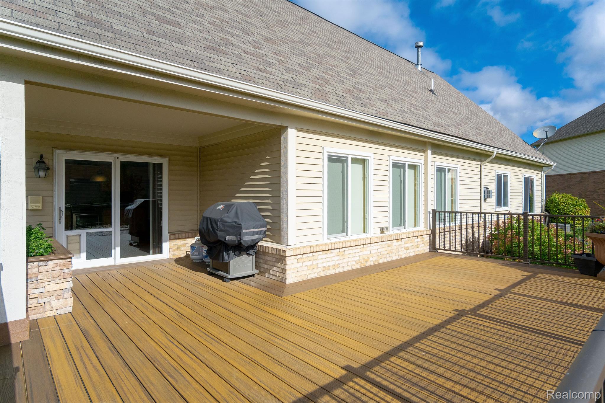 2125 Lagoon Drive Rochester, MI 48309 - Photo 9 of 59 Gallery Image 9