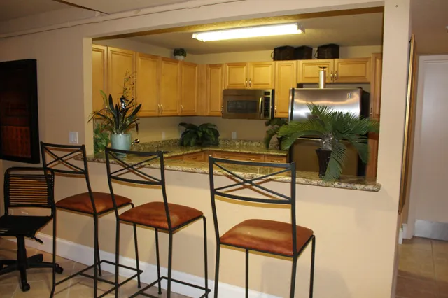 $2,500 | 1000 Spanish River Road, Unit 3K, Boca Raton, FL 33432