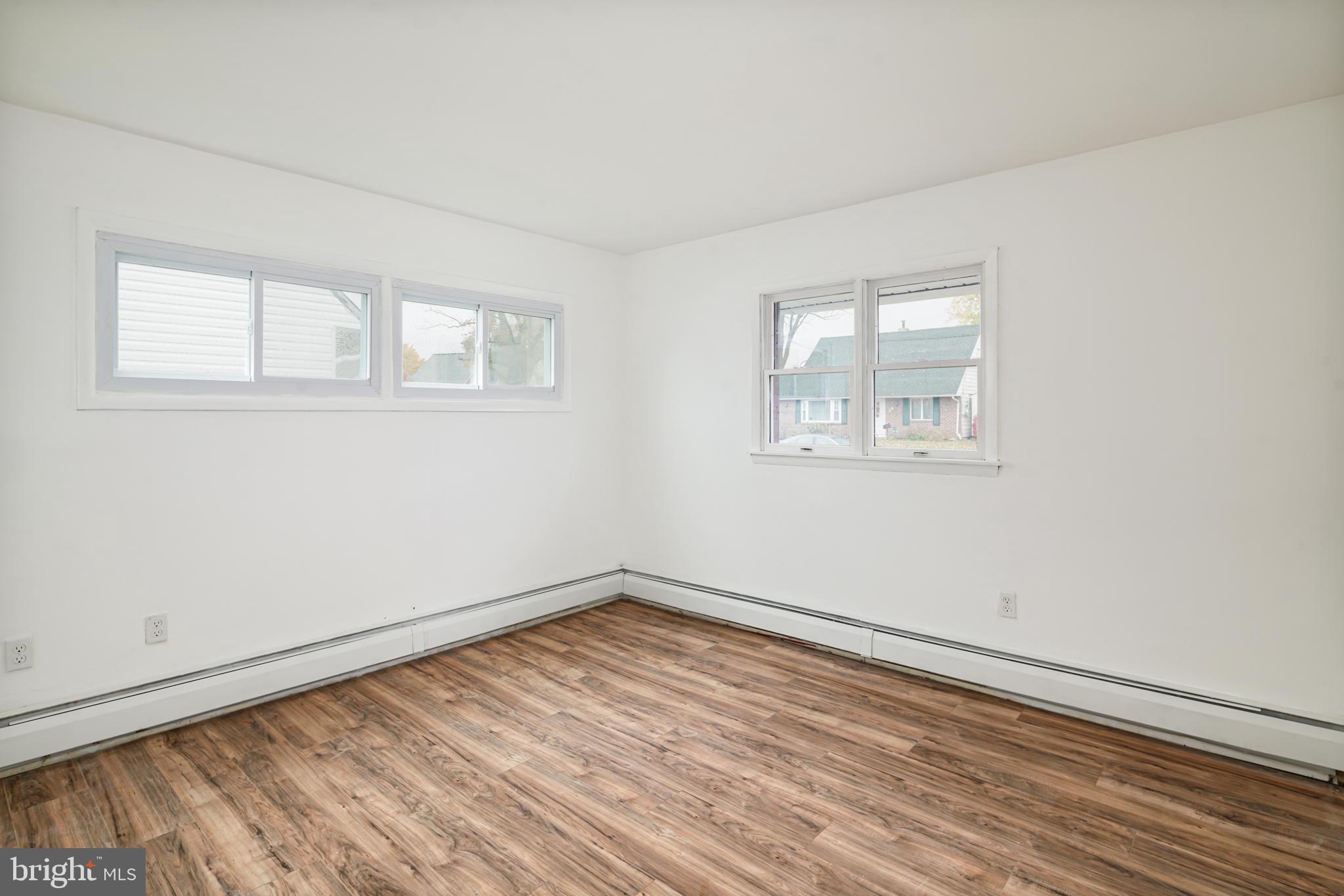 29 Plumtree Road Levittown, PA 19056 - Photo 15 of 33 Convenient Main FL B/R