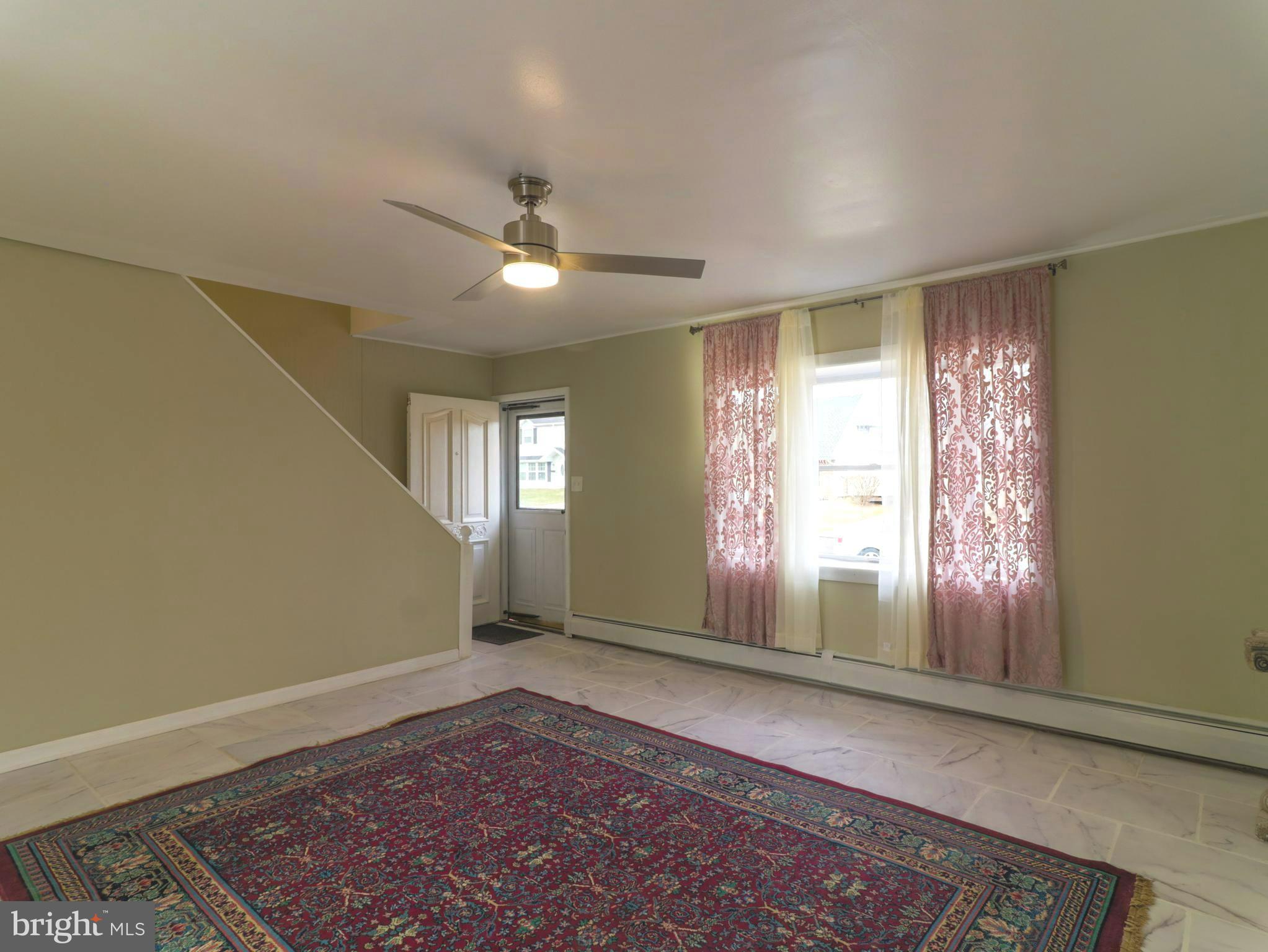 29 Plumtree Road Levittown, PA 19056 - Photo 2 of 33 Living Room Entrance