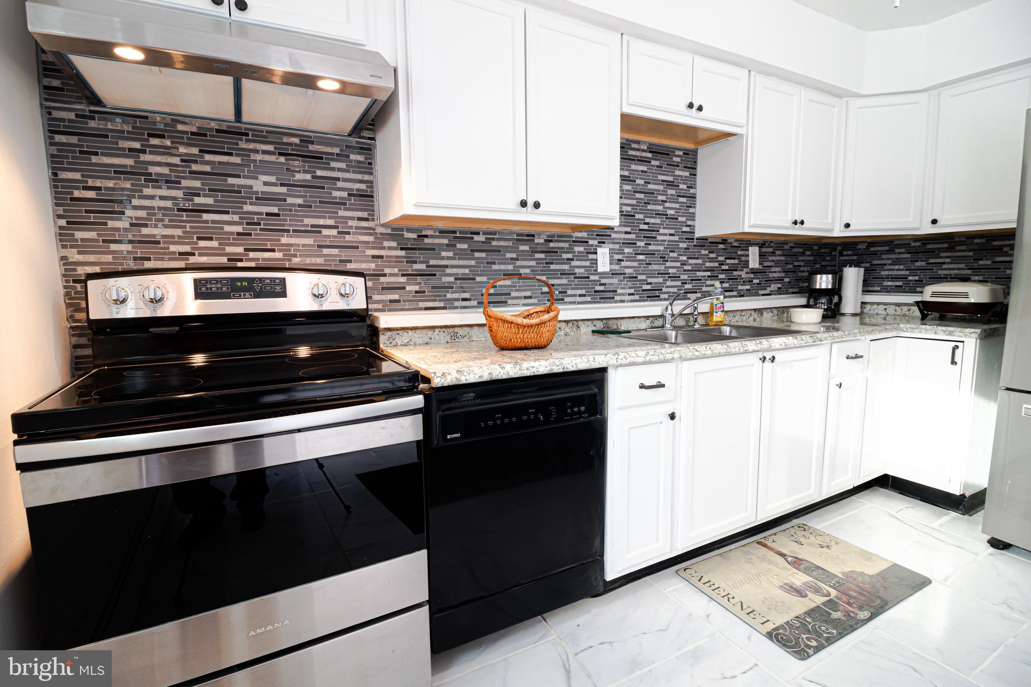 29 Plumtree Road Levittown, PA 19056 - Photo 7 of 33 All Appliances Included
