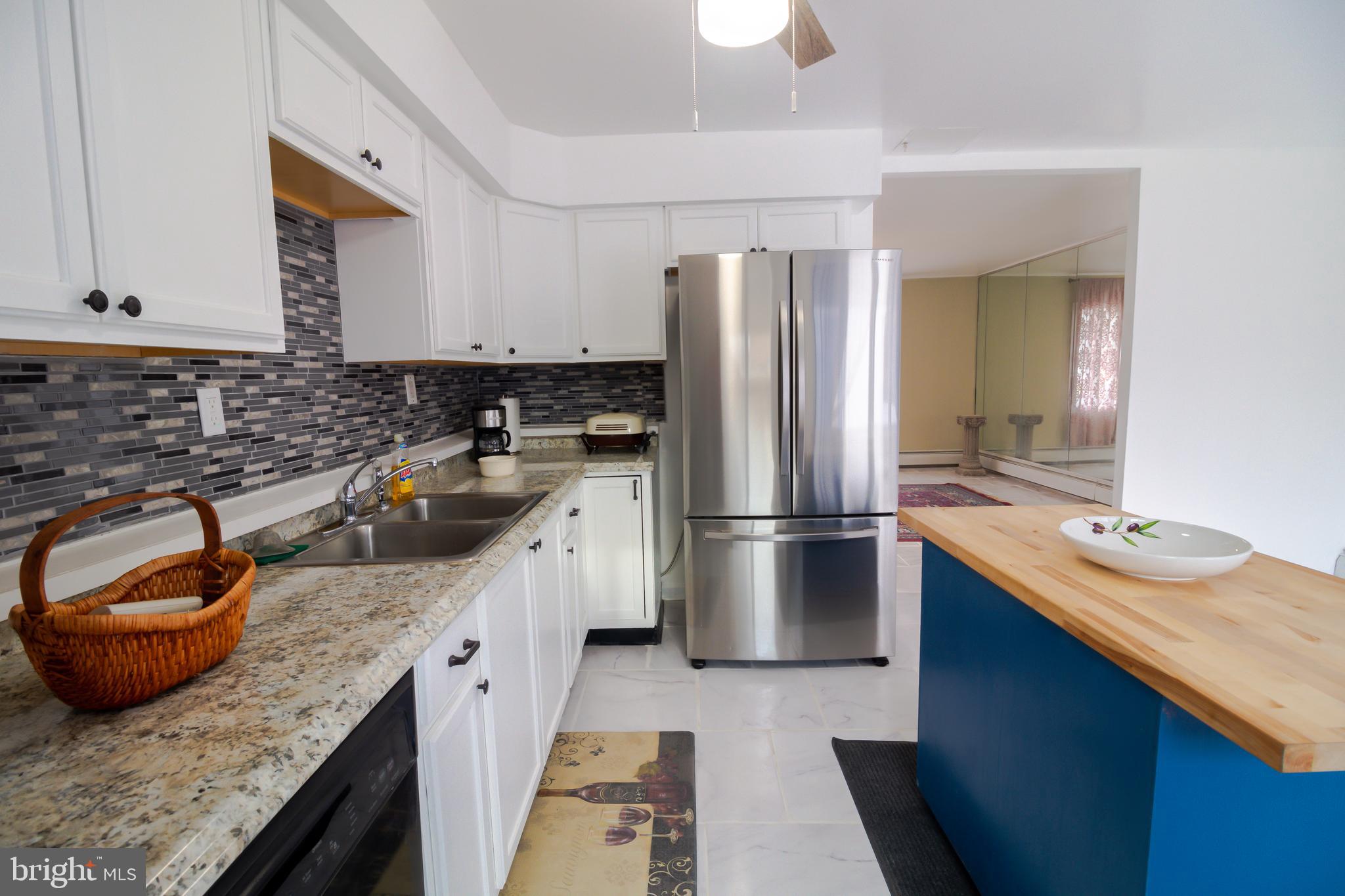 29 Plumtree Road Levittown, PA 19056 - Photo 8 of 33 Happy Cooking