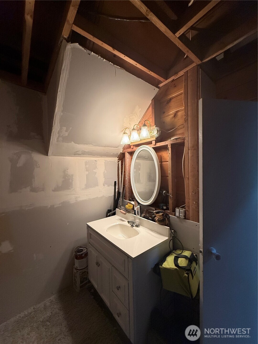 1102 Water Street Raymond, WA 98577 - Photo 11 of 17