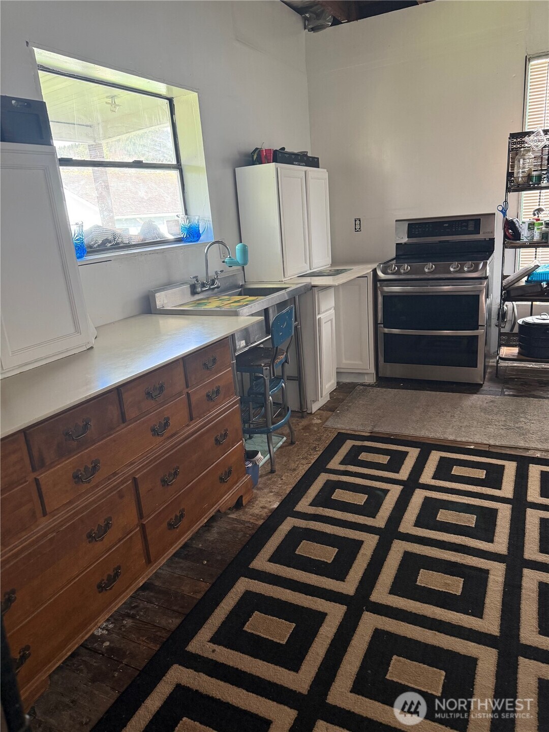 1102 Water Street Raymond, WA 98577 - Photo 13 of 17