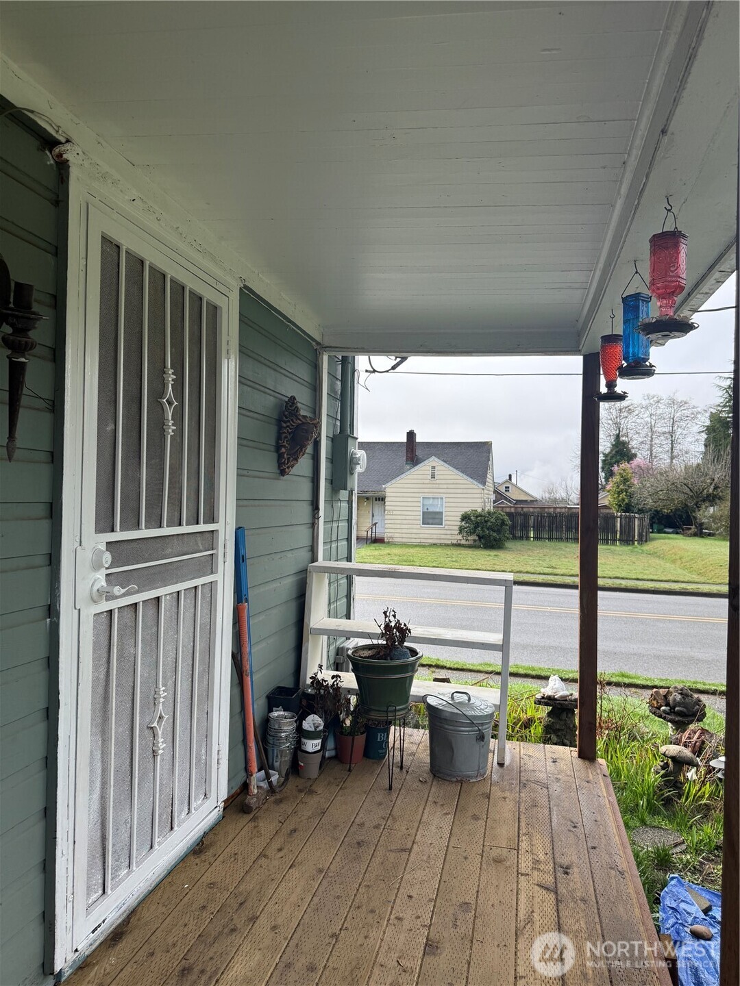 1102 Water Street Raymond, WA 98577 - Photo 2 of 17