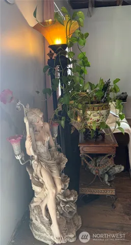 $235,000 | 1102 Water Street, Raymond, WA 98577