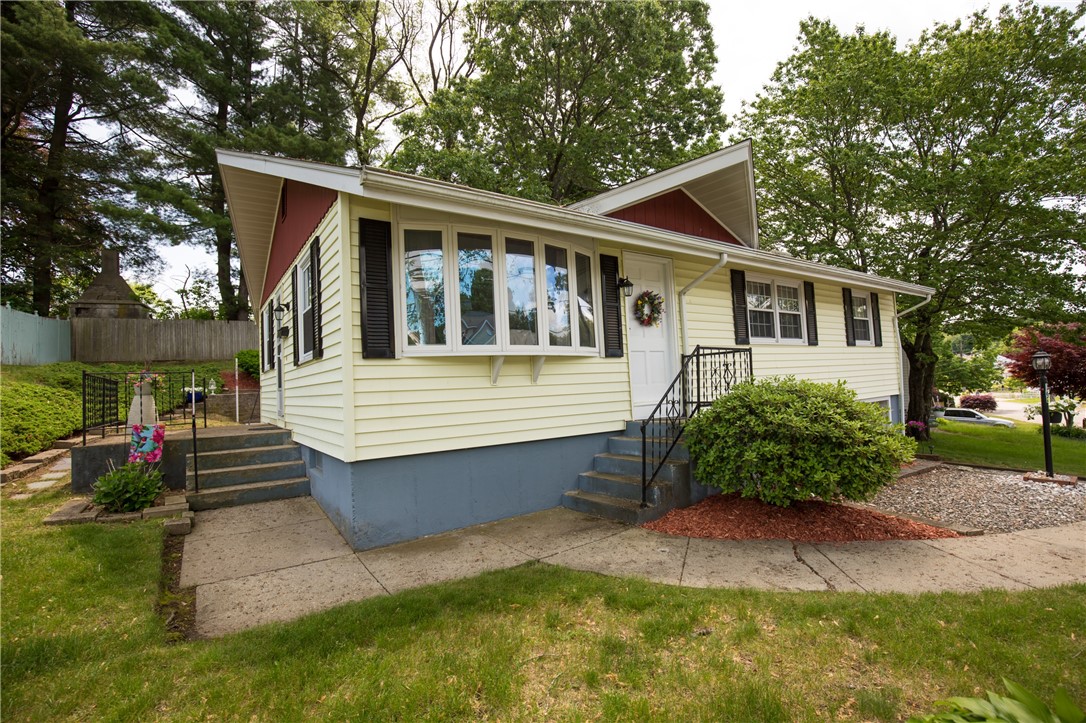 162 Lydia Avenue Woonsocket, RI 02895 - Photo 3 of 44 Gallery Image 3