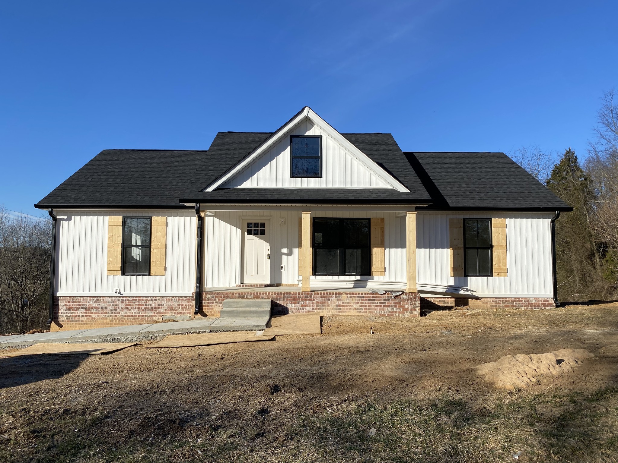 1011 North Corinth Road Portland, TN 37148 - Photo 1 of 5 a front view of a house with a yard
