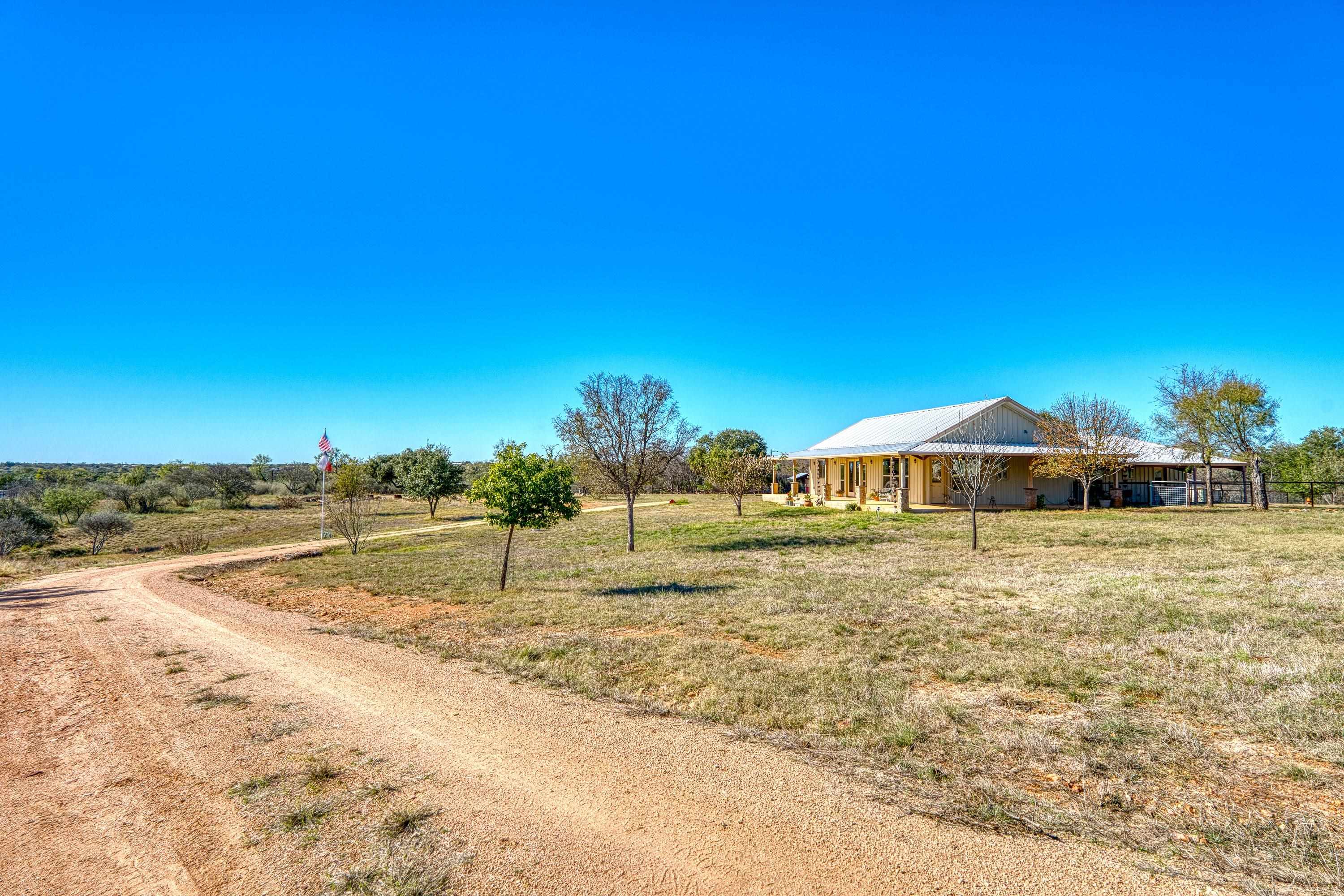 212 Rio Llano Drive East Llano, TX 78643 - Photo 3 of 30