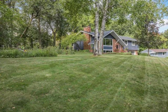 $599,900 | 5730 Echo Road, Excelsior, MN 55331