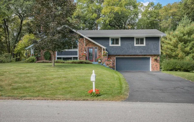 $599,900 | 5730 Echo Road, Excelsior, MN 55331