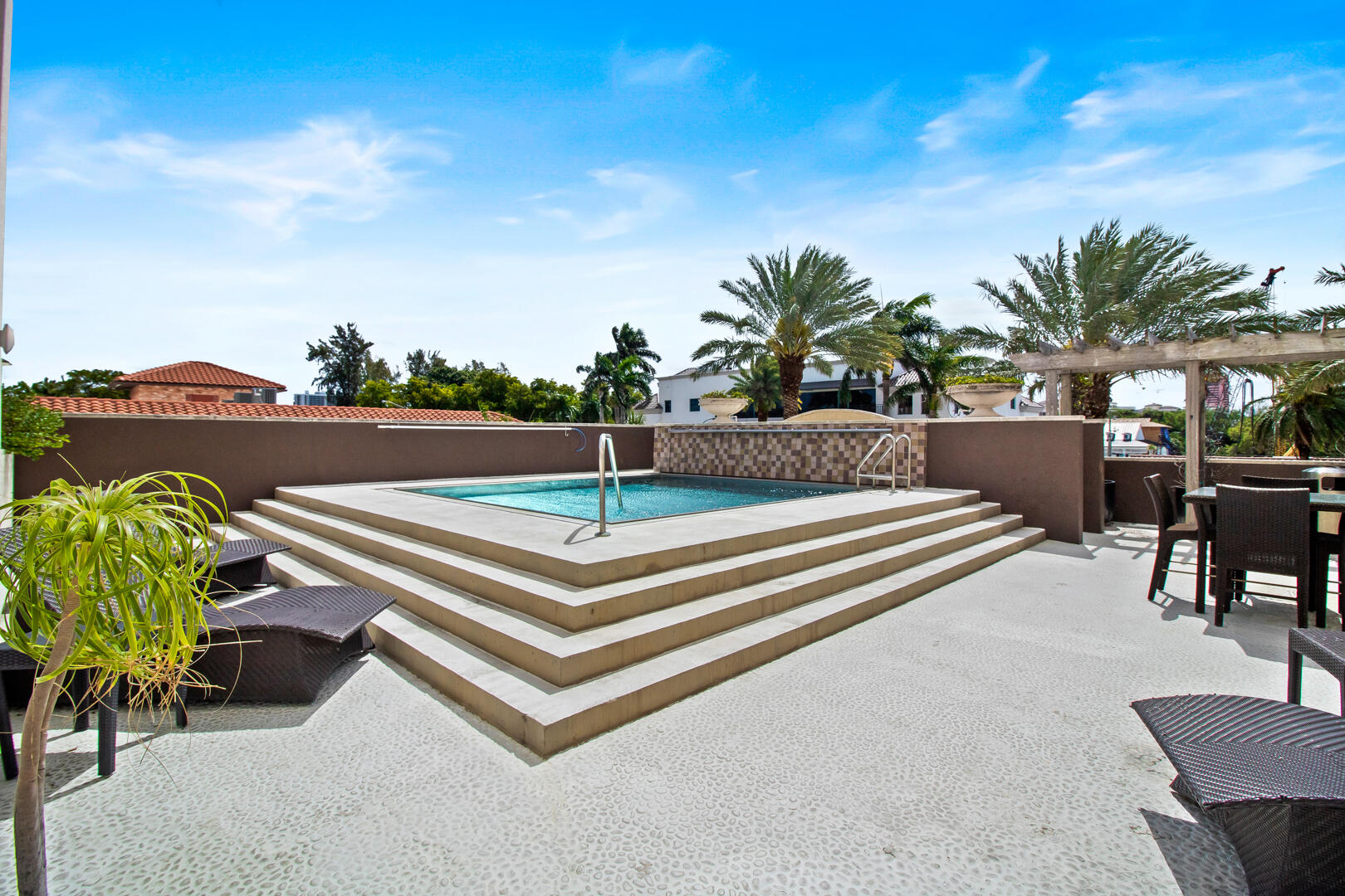 455 East Palmetto Park Road, Unit 3W Boca Raton, FL 33432 - Photo 34 of 40 a view of a patio with a table and chairs